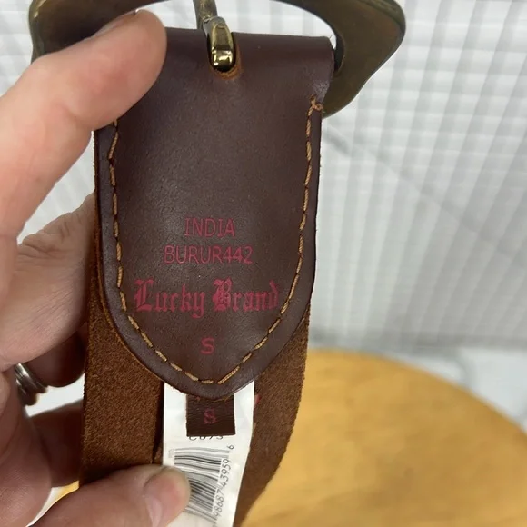 Lucky brand, leather, zigzag stitch accent, brass buckle belt S - Picture 4 of 12